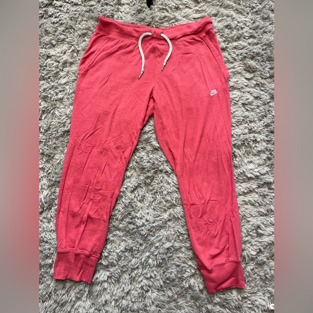 Nike Women’s Cropped Joggers Size Medium